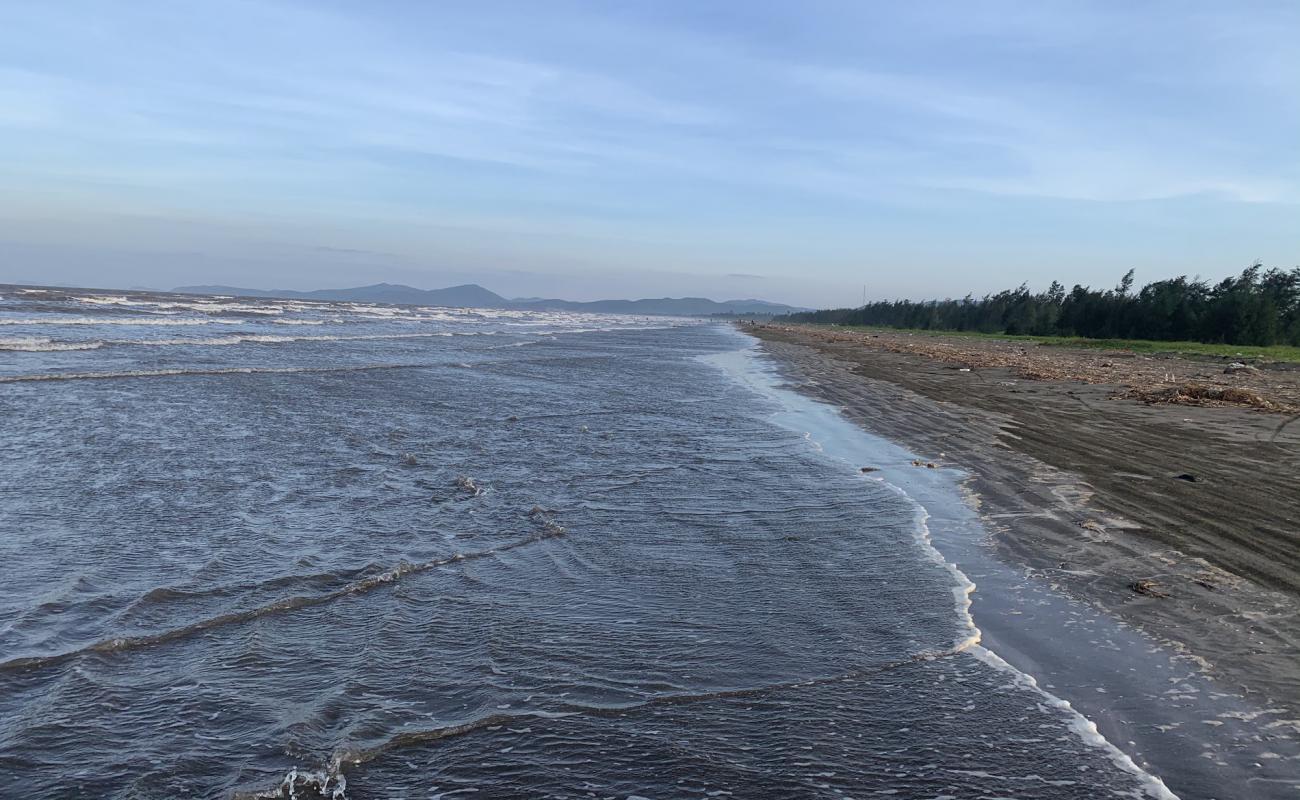 Dien Thanh Beach'in fotoğrafı kahverengi kum yüzey ile