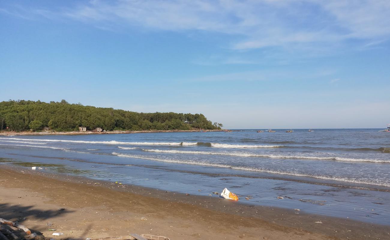 Dong Hoi Beach'in fotoğrafı parlak kum yüzey ile