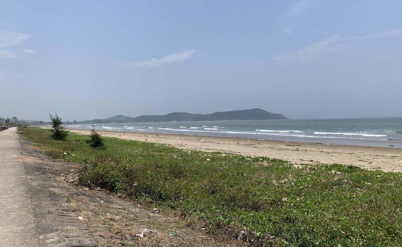 Hai Thanh Beach'in fotoğrafı açık bej kum yüzey ile