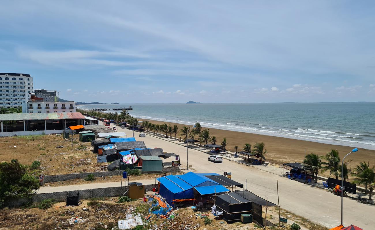 Hoang Thanh Beach'in fotoğrafı açık bej kum yüzey ile
