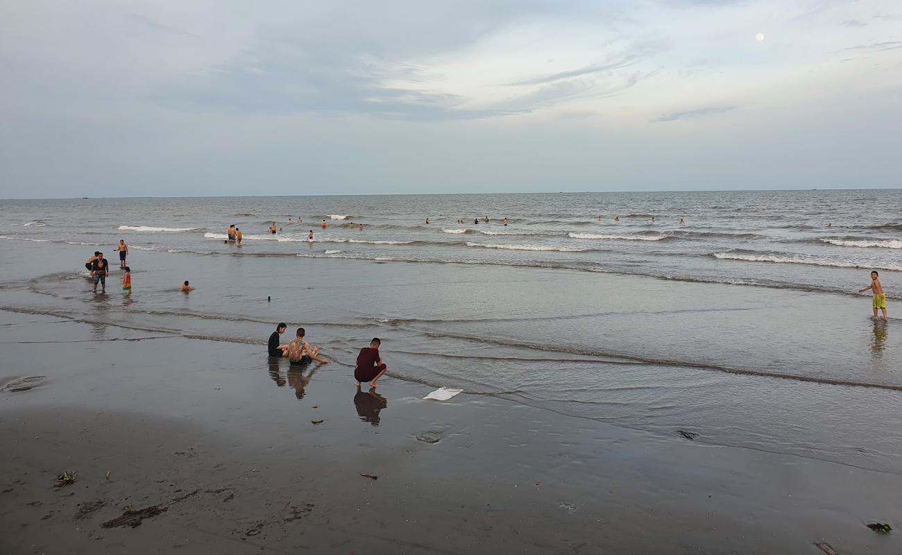 Hai Dong Beach'in fotoğrafı açık bej kum yüzey ile