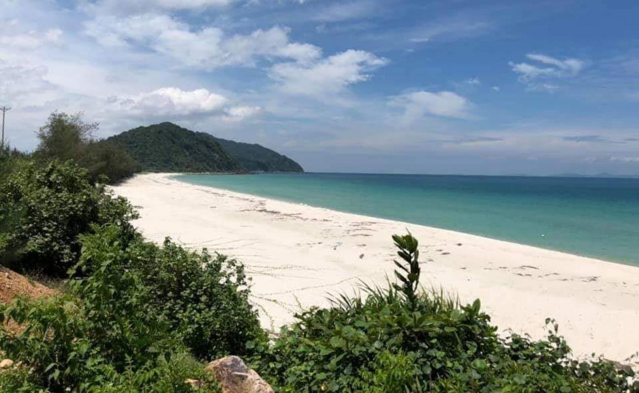 Minh Chau Beach II'in fotoğrafı beyaz kum yüzey ile
