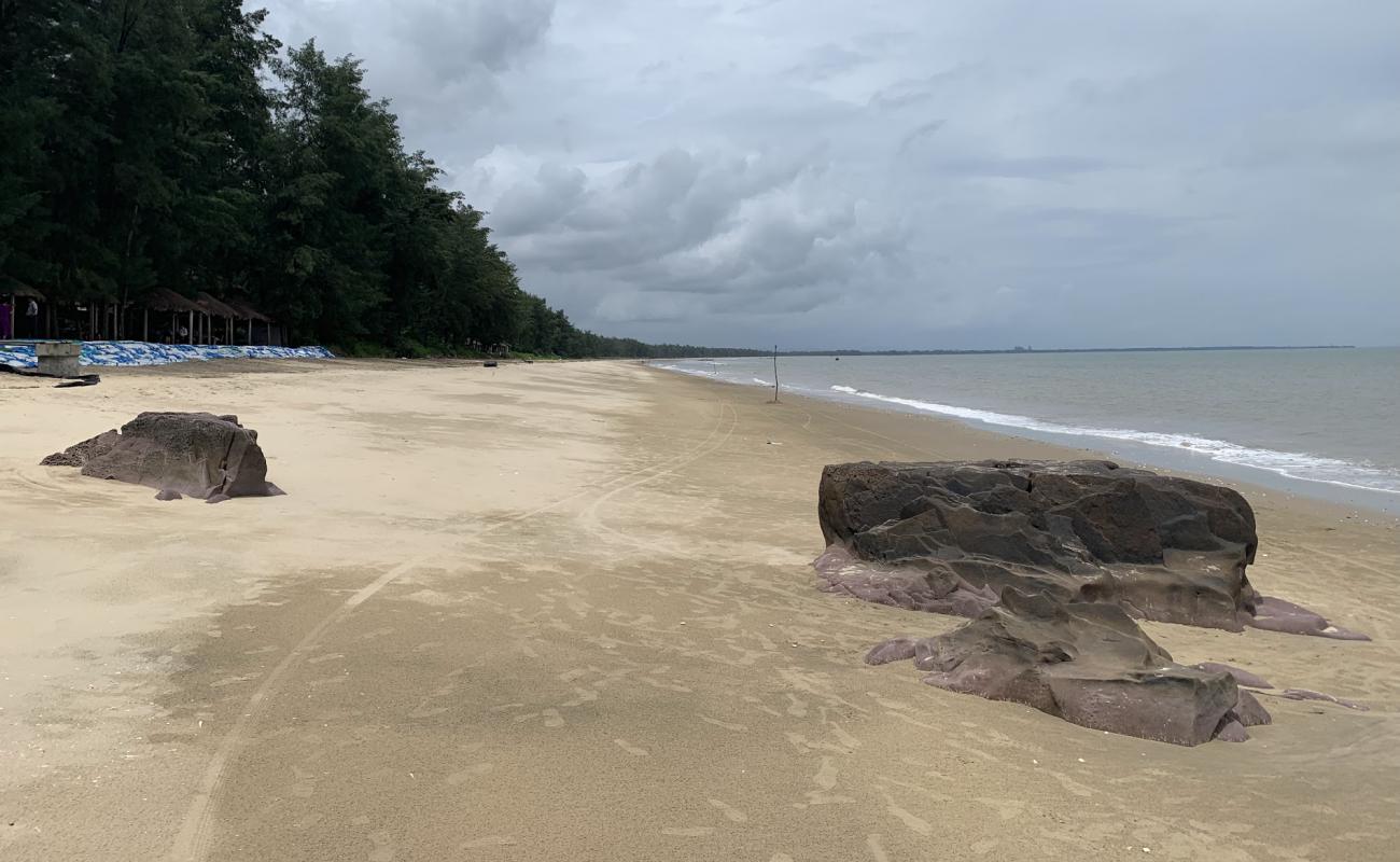 Black Rock Beach'in fotoğrafı açık bej kum yüzey ile