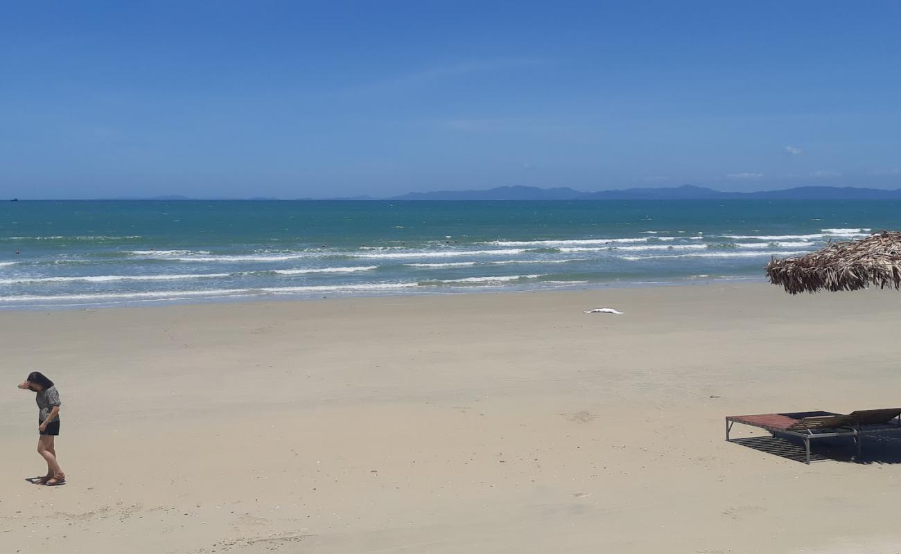 Tinh Yeu Beach'in fotoğrafı açık bej kum yüzey ile