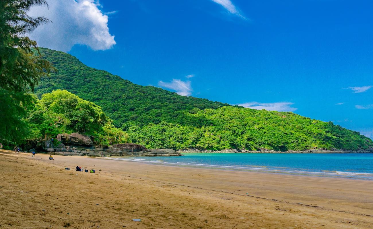 Dam Trau Beach'in fotoğrafı parlak kum yüzey ile