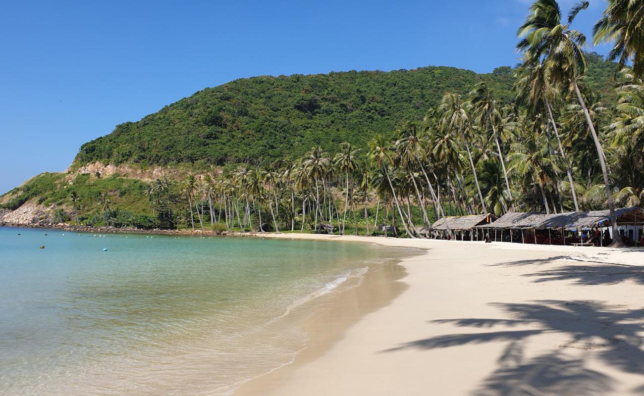 Bai Cay Men Plajı'in fotoğrafı açık bej kum yüzey ile