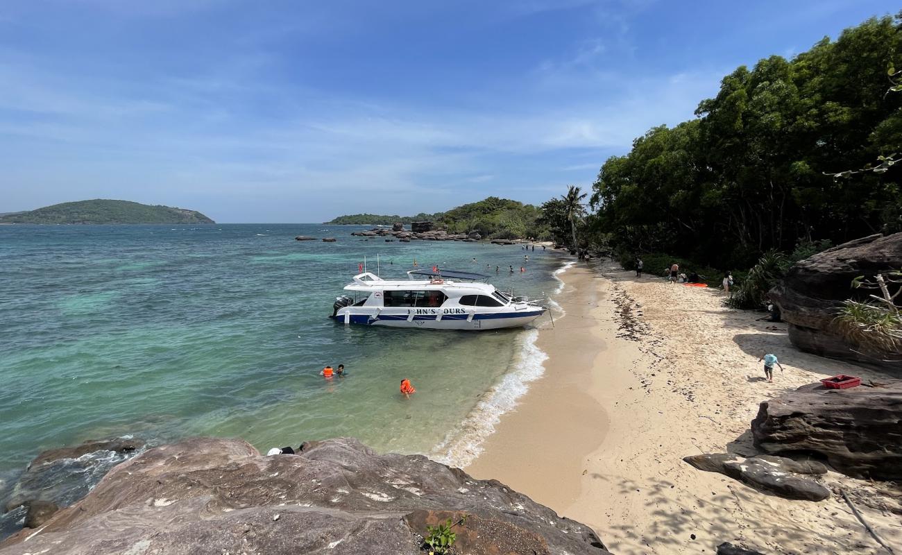 Gam Ghi island Beach'in fotoğrafı açık bej kum yüzey ile