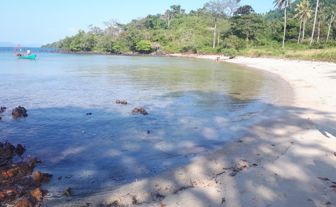 Small Beach'in fotoğrafı parlak kum yüzey ile