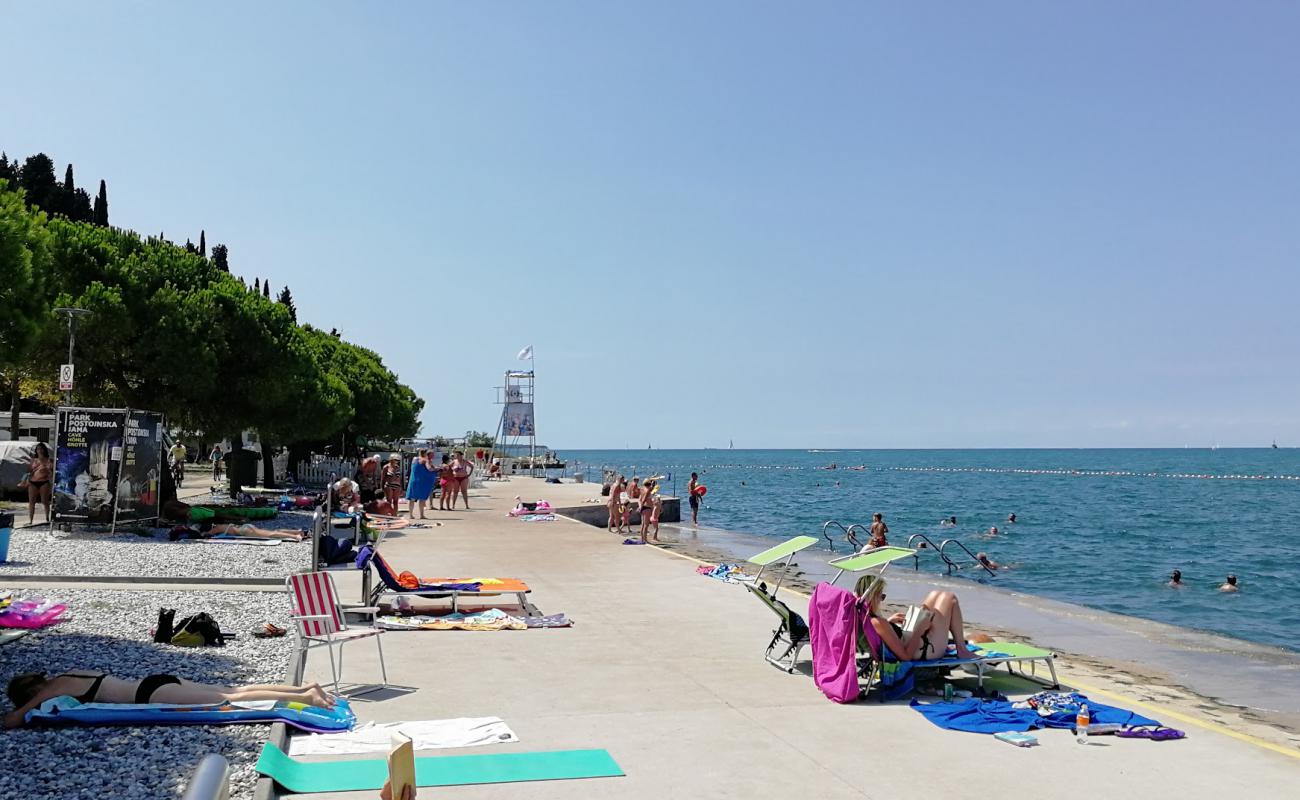 Plaza Kampa Lucija'in fotoğrafı beton kaplı yüzey yüzey ile