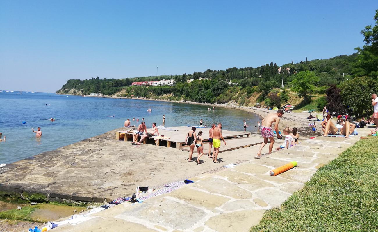 Plaza Valdoltra'in fotoğrafı gri çakıl taşı yüzey ile
