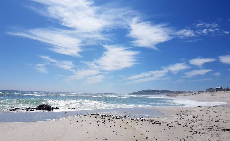 Yzerfontein beach'in fotoğrafı parlak kum yüzey ile