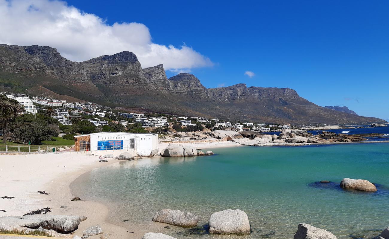 Camps Bay Tidal pool'in fotoğrafı açık bej kum yüzey ile