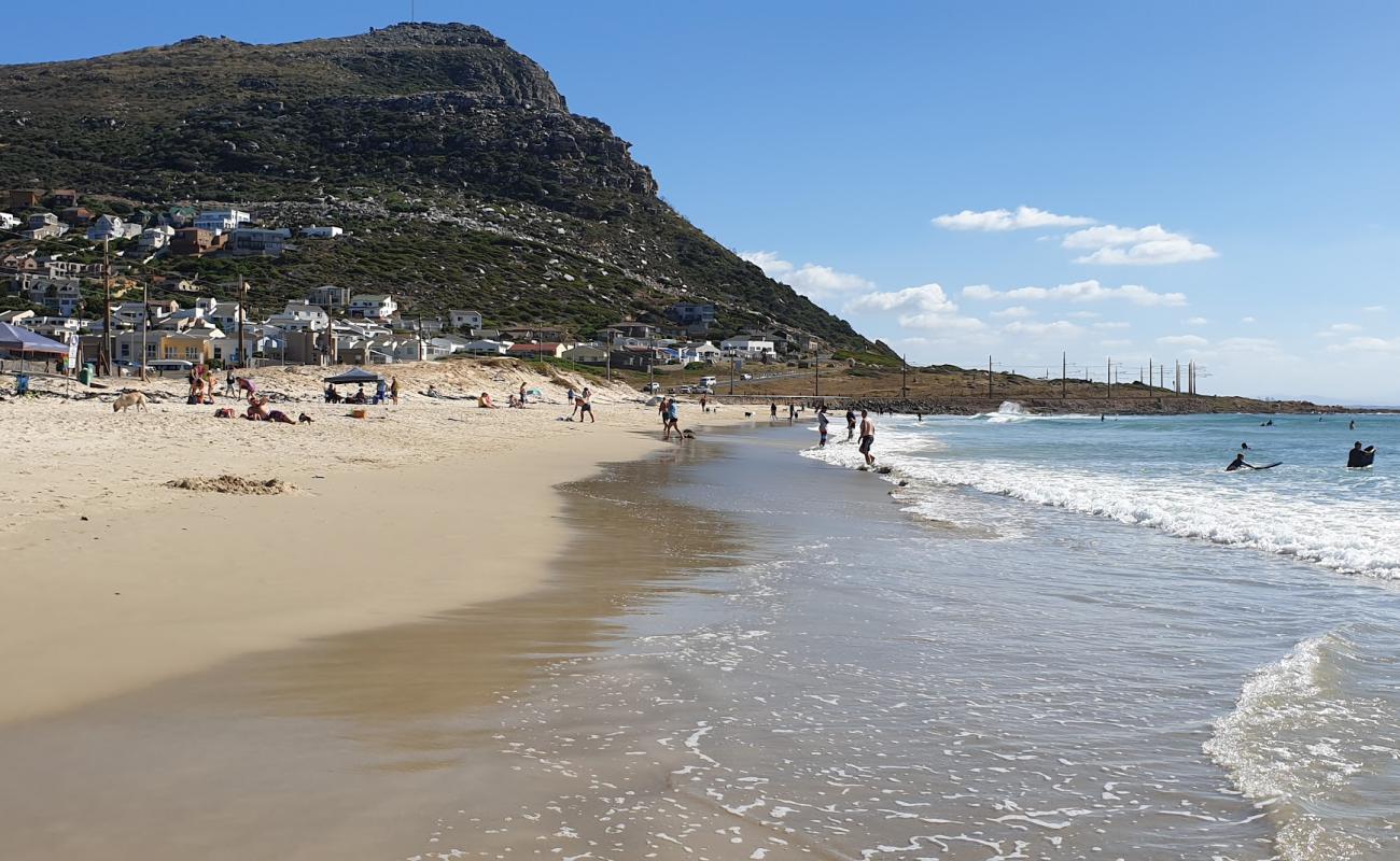 Glencairn beach'in fotoğrafı i̇nce bej kum yüzey ile