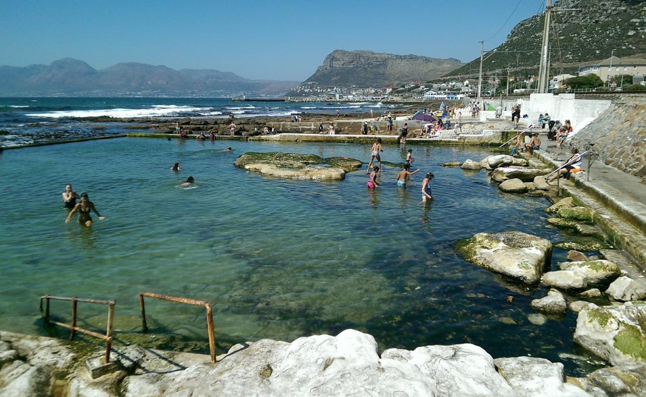 Dalebrook Tidal Pool'in fotoğrafı beton kaplı yüzey yüzey ile
