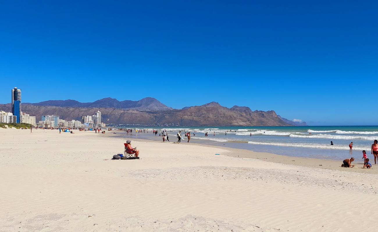 Strand beach'in fotoğrafı parlak ince kum yüzey ile