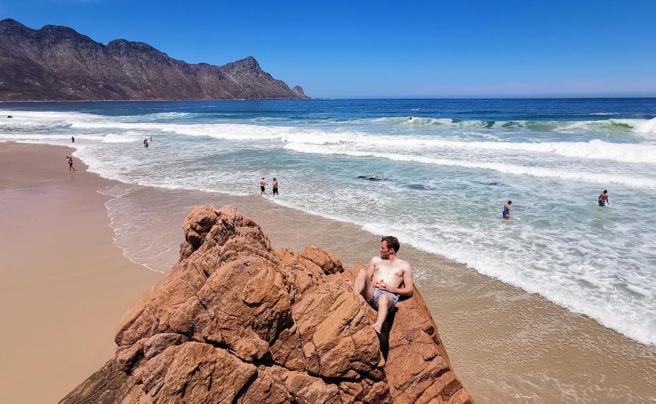 Kogel Bay beach'in fotoğrafı açık bej kum yüzey ile
