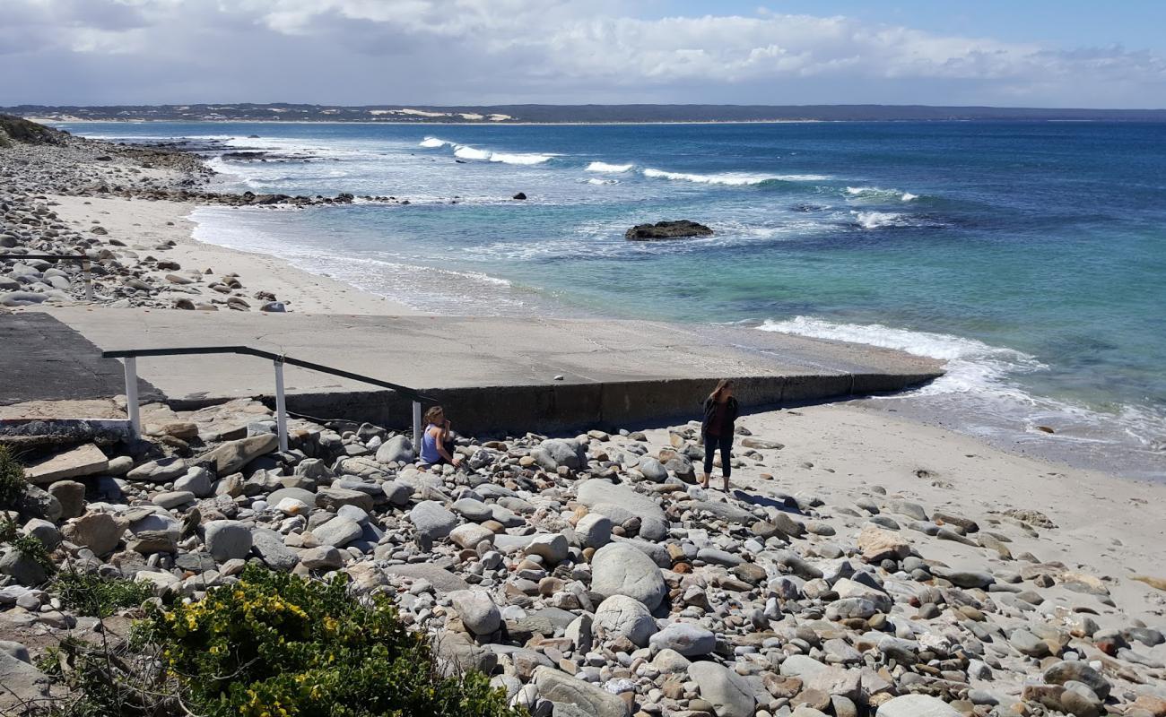Infanta slipway'in fotoğrafı taşlı kum yüzey ile