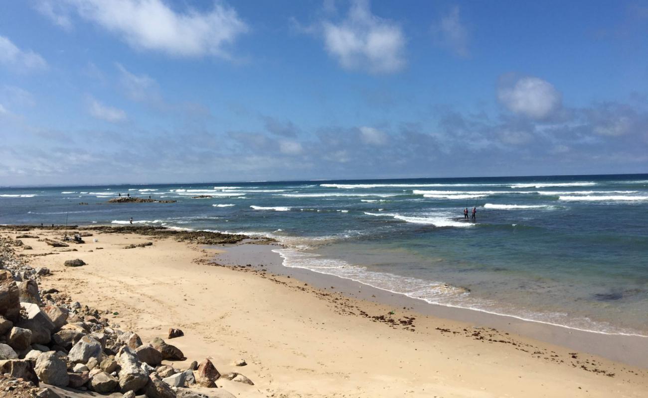 Secrets beach'in fotoğrafı bej kum ve kayalar yüzey ile
