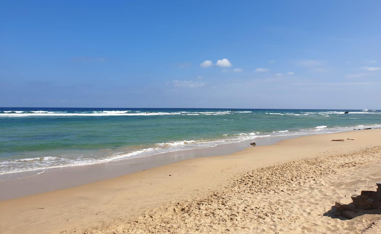 Middle beach'in fotoğrafı açık bej kum yüzey ile
