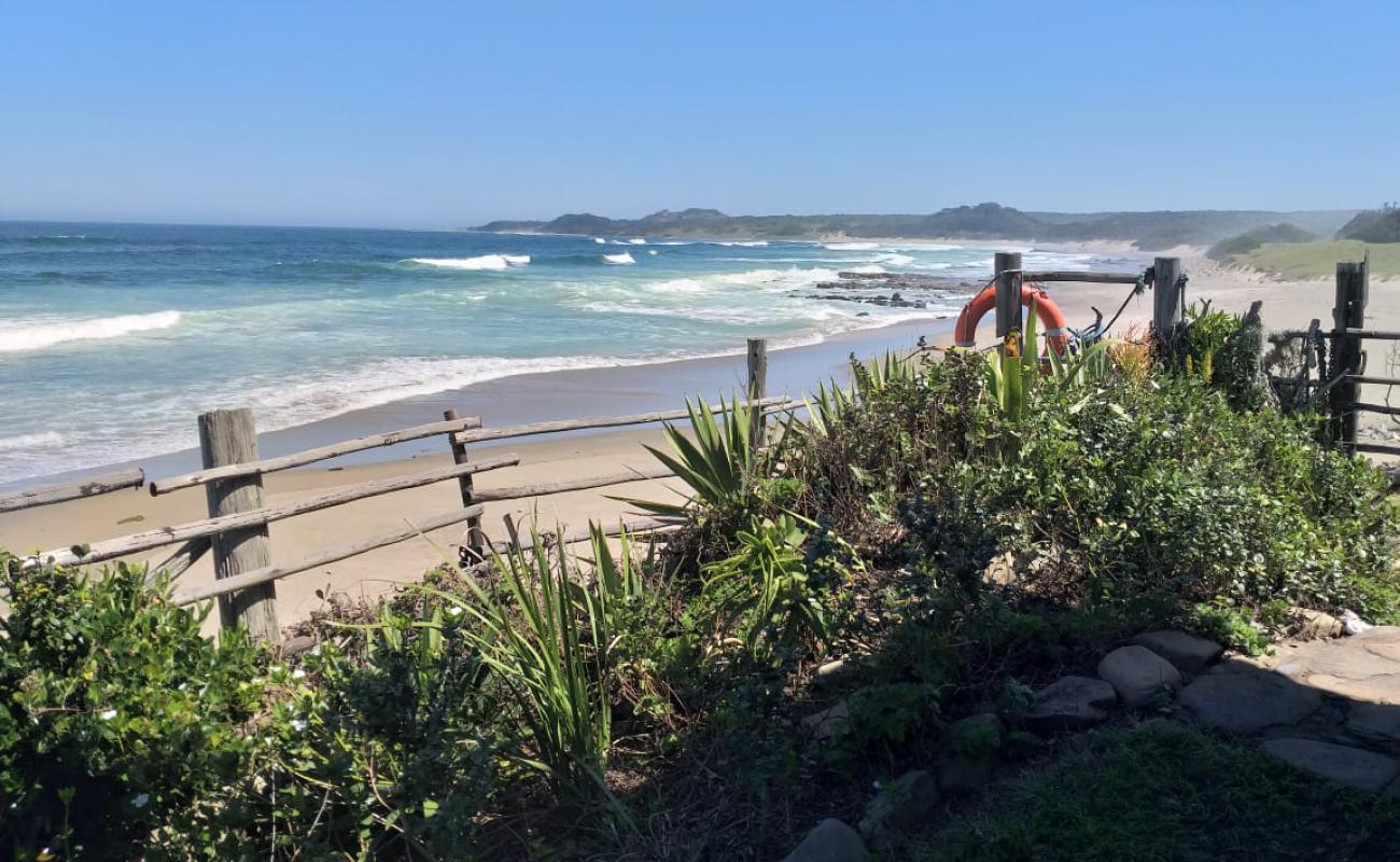 Transkei beach'in fotoğrafı açık bej kum yüzey ile