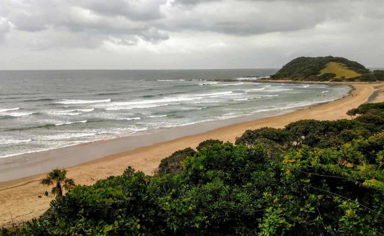 Nenga beach'in fotoğrafı açık bej kum yüzey ile