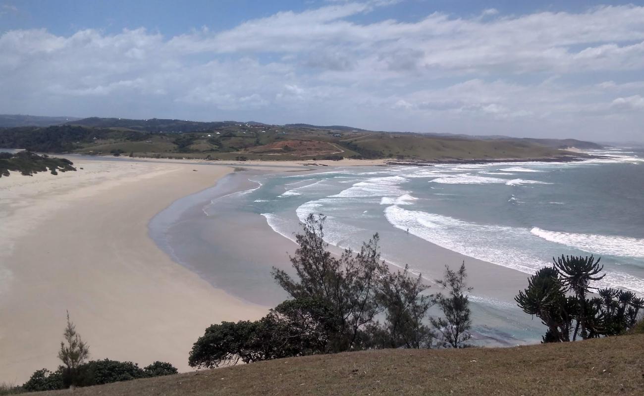 Mdumbi beach'in fotoğrafı açık bej kum yüzey ile
