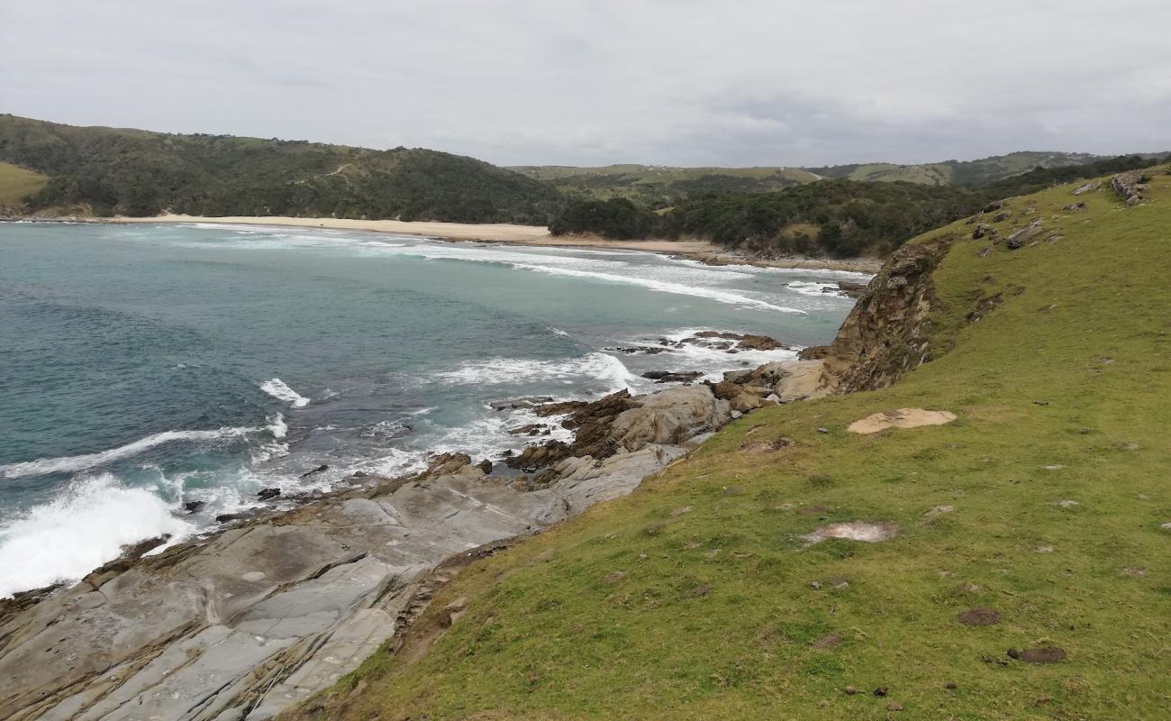 Lutatweni beach'in fotoğrafı açık bej kum yüzey ile