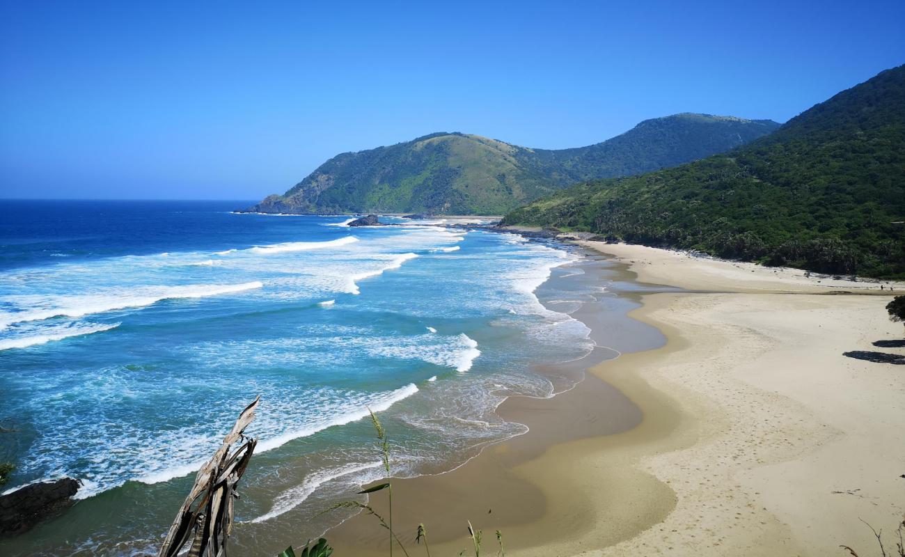 Umngazana beach III'in fotoğrafı açık bej kum yüzey ile