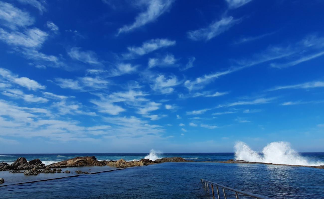 Manaba beach'in fotoğrafı açık bej kum yüzey ile