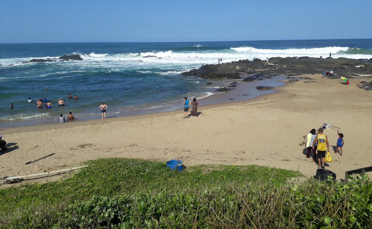 Umtentweni beach'in fotoğrafı parlak kum yüzey ile