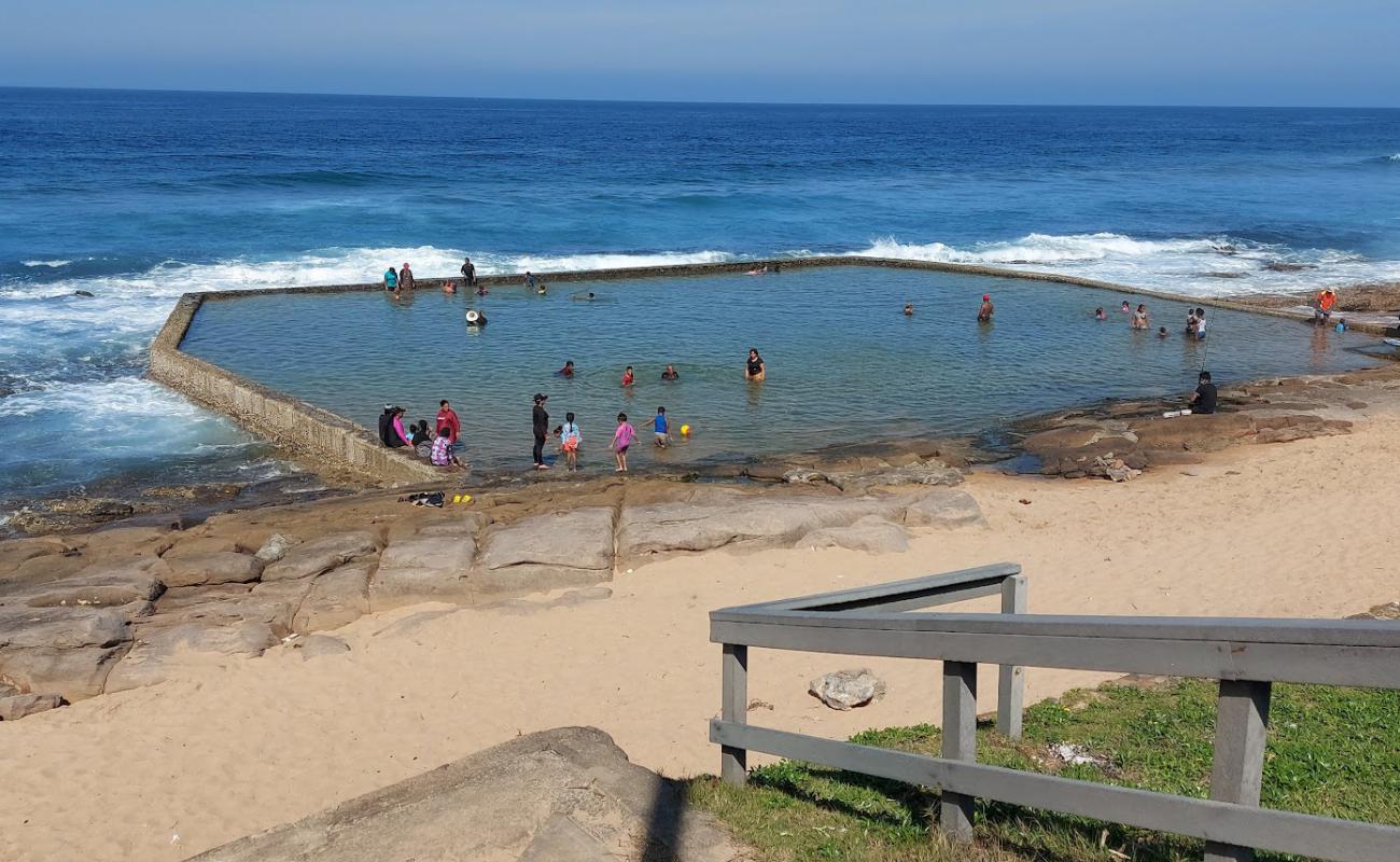 Preston beach'in fotoğrafı bej kum ve kayalar yüzey ile