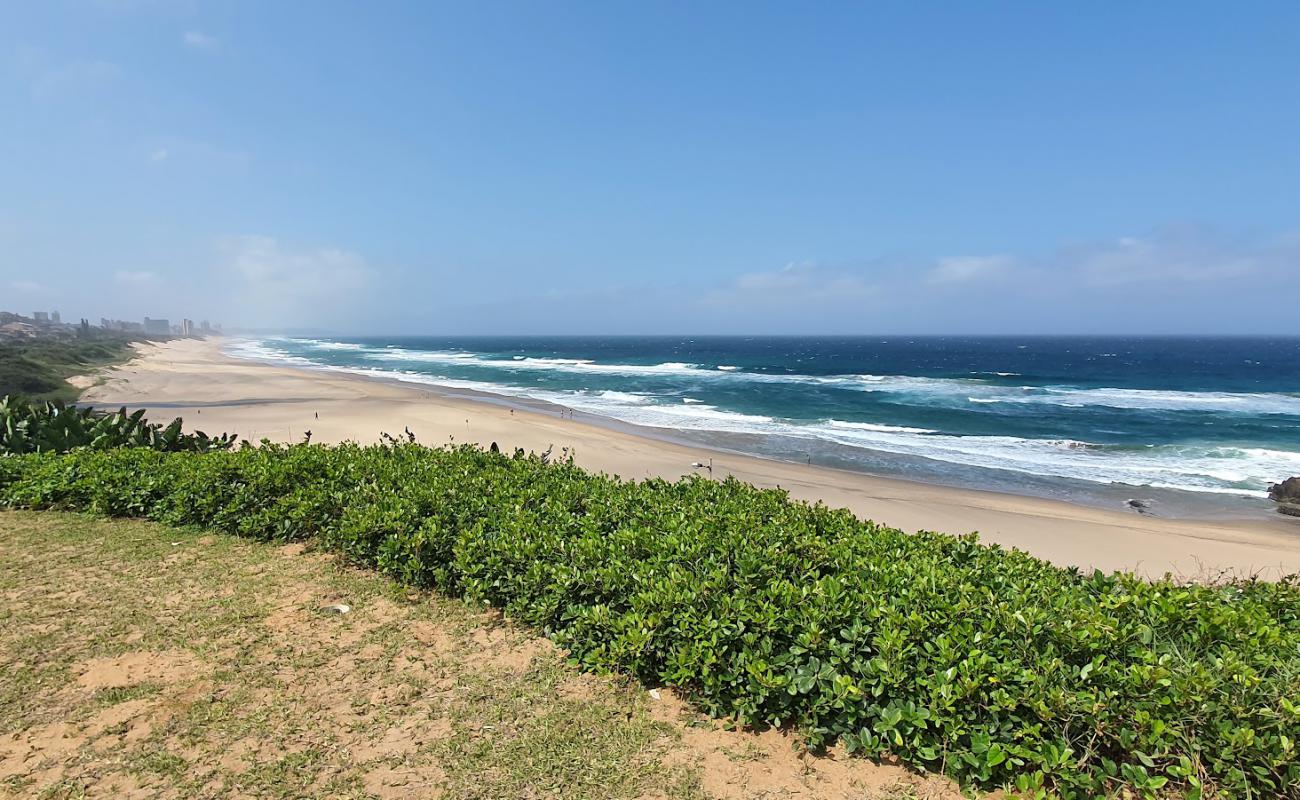 St Winifred's beach'in fotoğrafı i̇nce bej kum yüzey ile