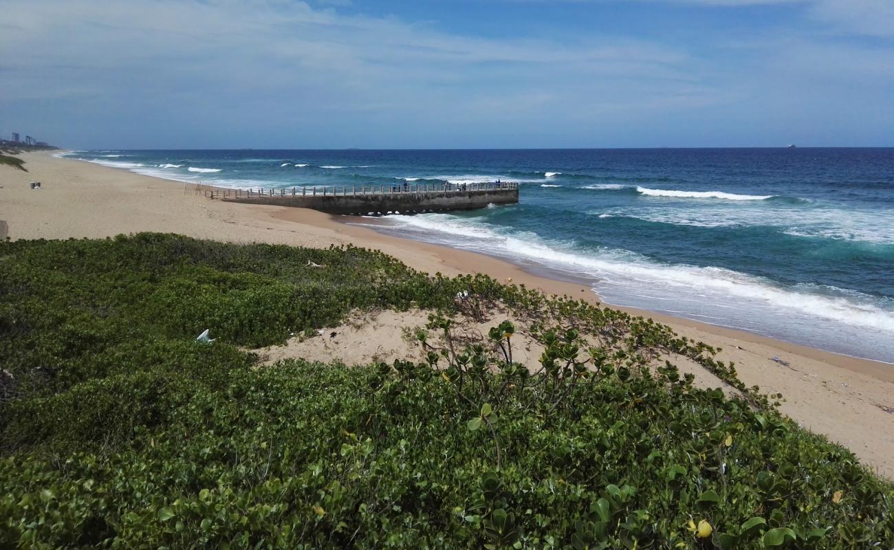 beachwood beach'in fotoğrafı açık bej kum yüzey ile