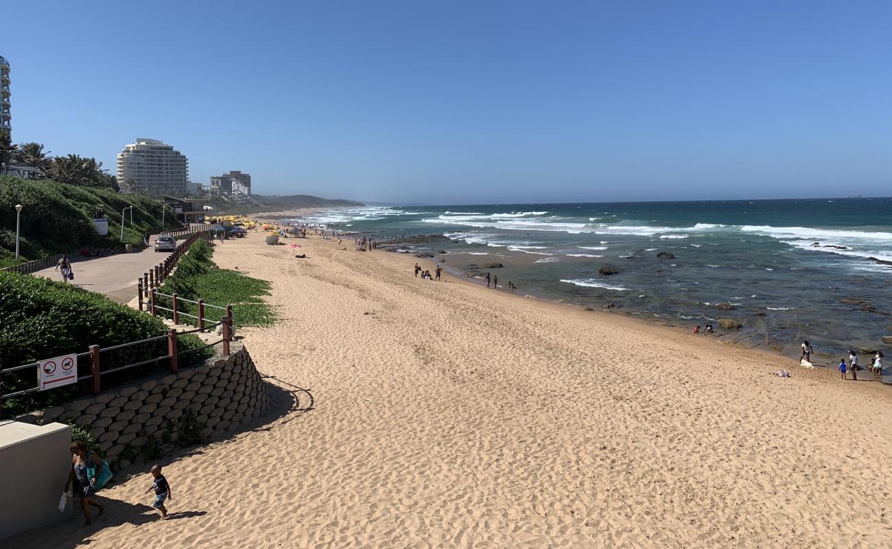 Umhlanga beach'in fotoğrafı taşlı kum yüzey ile