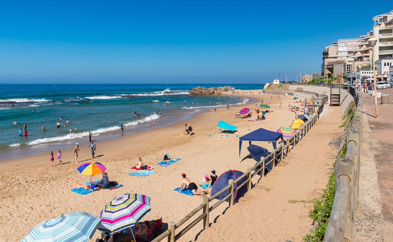 Umdloti South beach'in fotoğrafı parlak kum yüzey ile