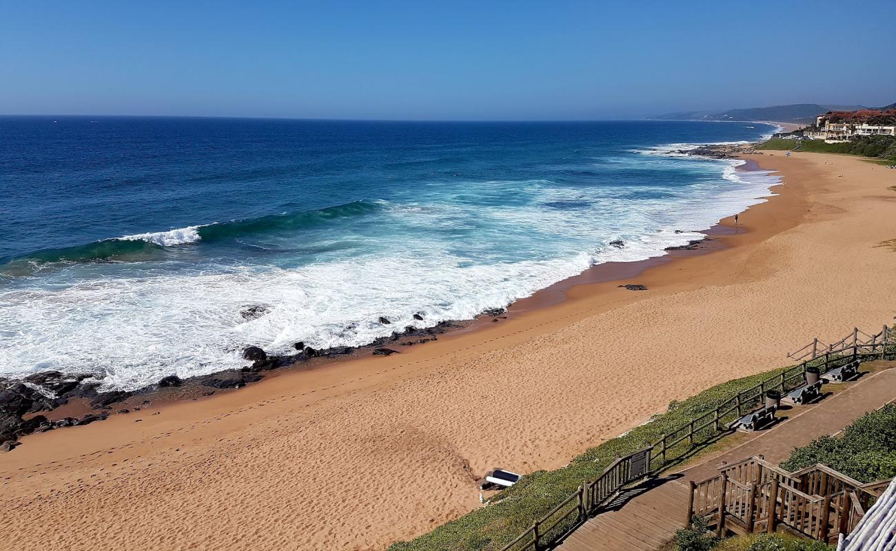 Zimbali beach'in fotoğrafı i̇nce kahverengi kum yüzey ile