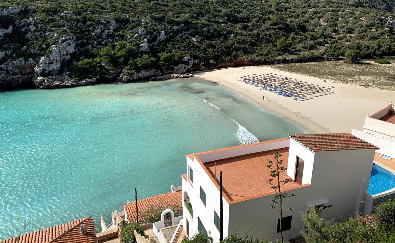 Cala en Porter Plajı'in fotoğrafı parlak ince kum yüzey ile