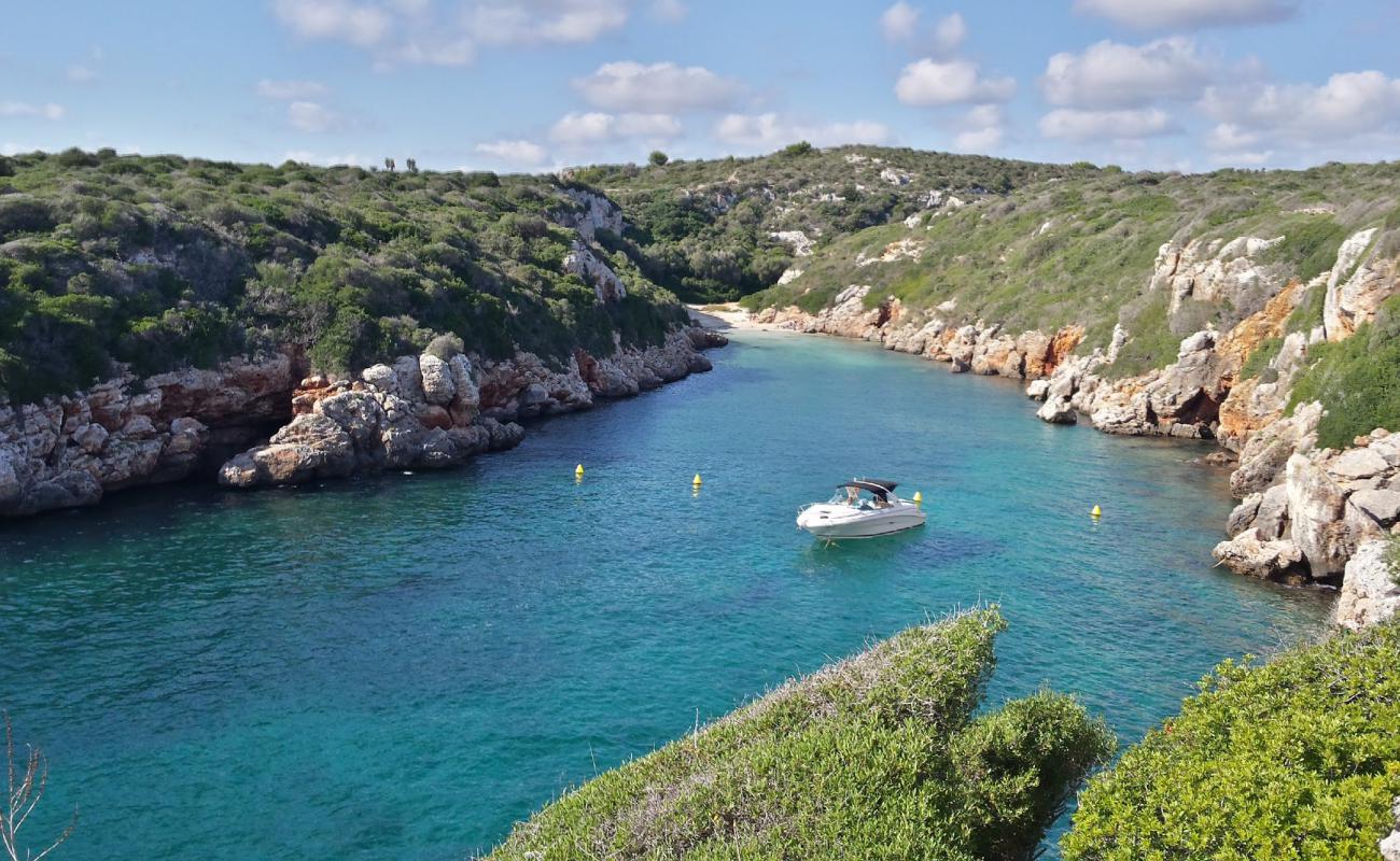 Cala de Biniparratx'in fotoğrafı taşlar yüzey ile