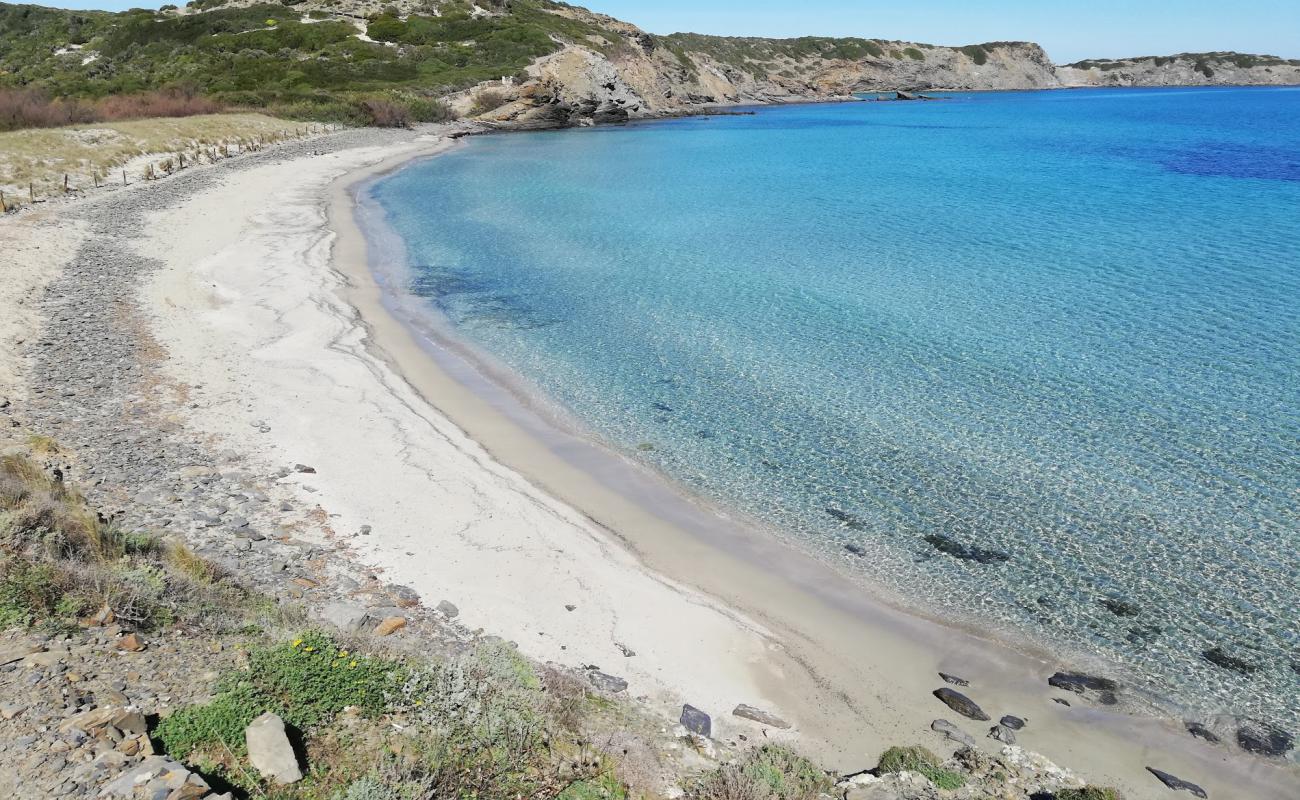 Cala Tortuga'in fotoğrafı kahverengi kum yüzey ile