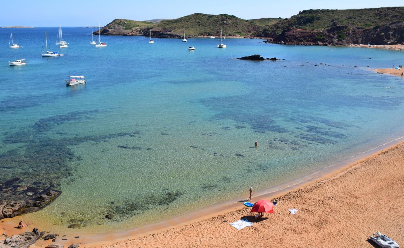 Cap de Cavalleria'in fotoğrafı kahverengi kum yüzey ile