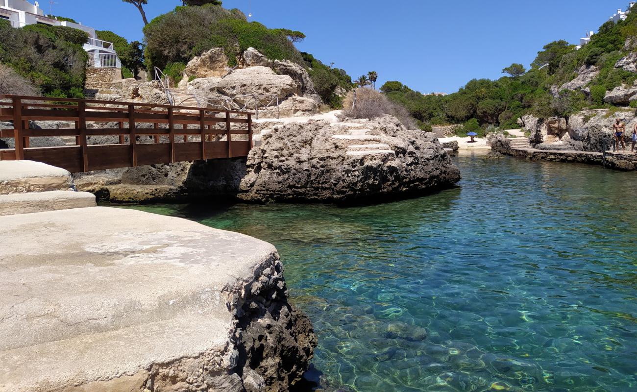 Cala en Forcat'in fotoğrafı taşlı kum yüzey ile