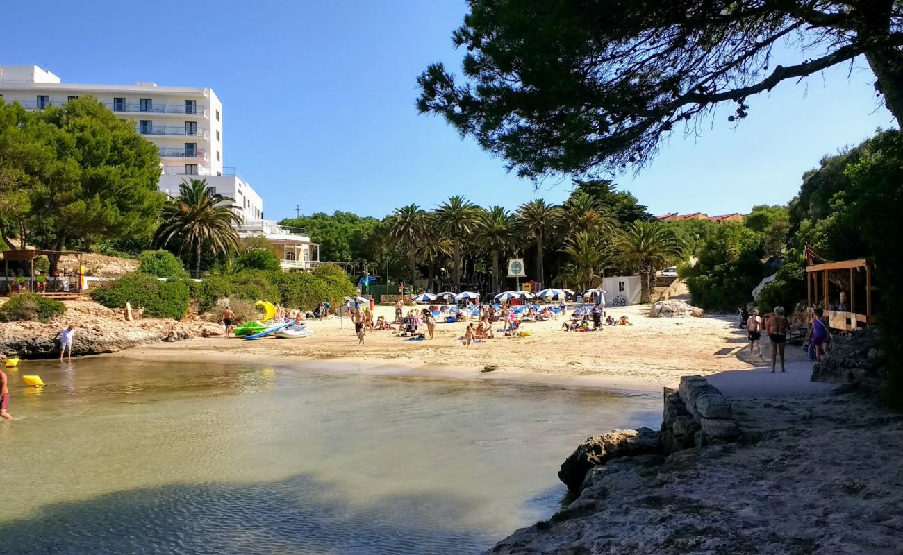 Cala'n blanes'in fotoğrafı parlak ince kum yüzey ile