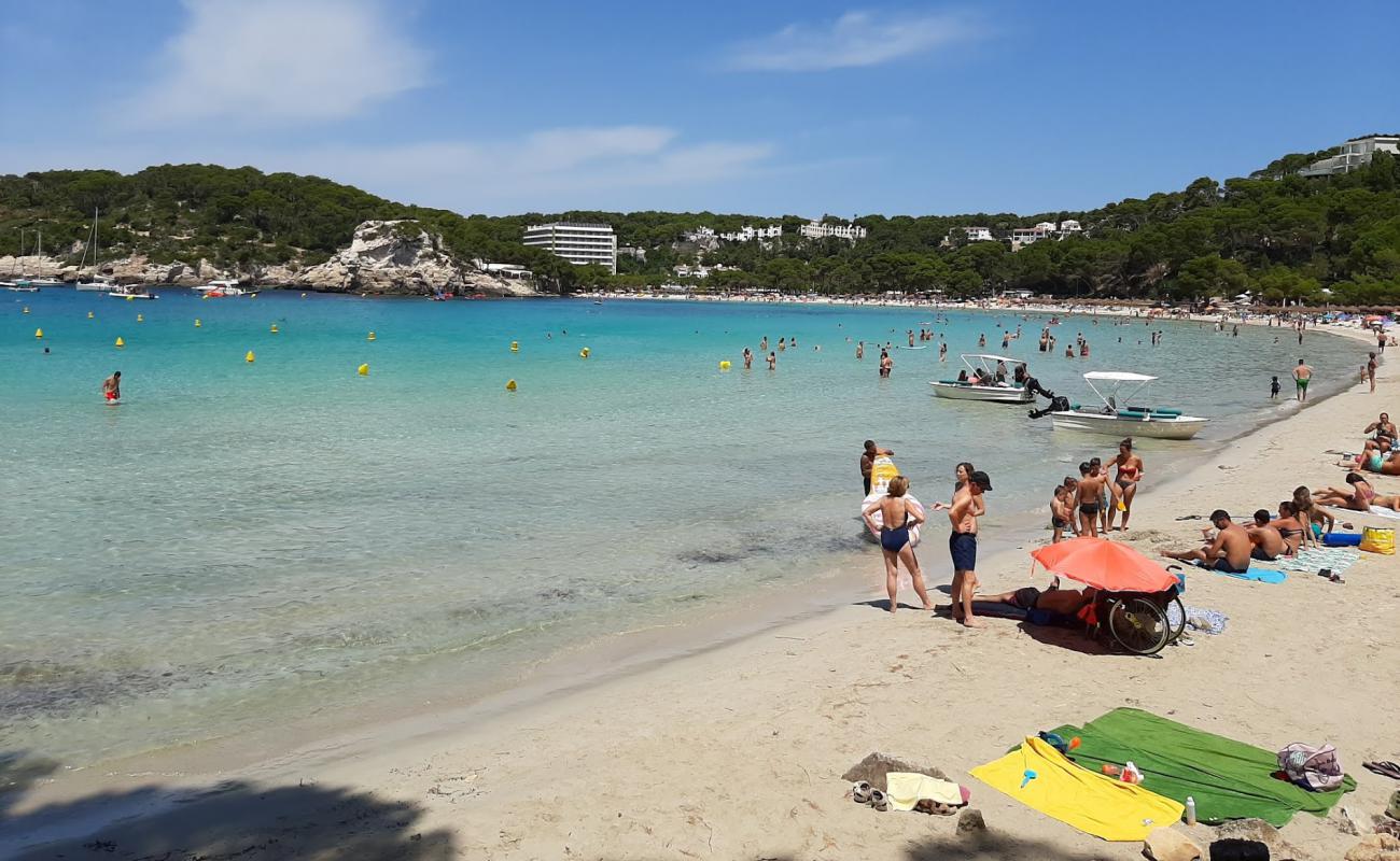 Cala Galdana Plajı'in fotoğrafı parlak ince kum yüzey ile