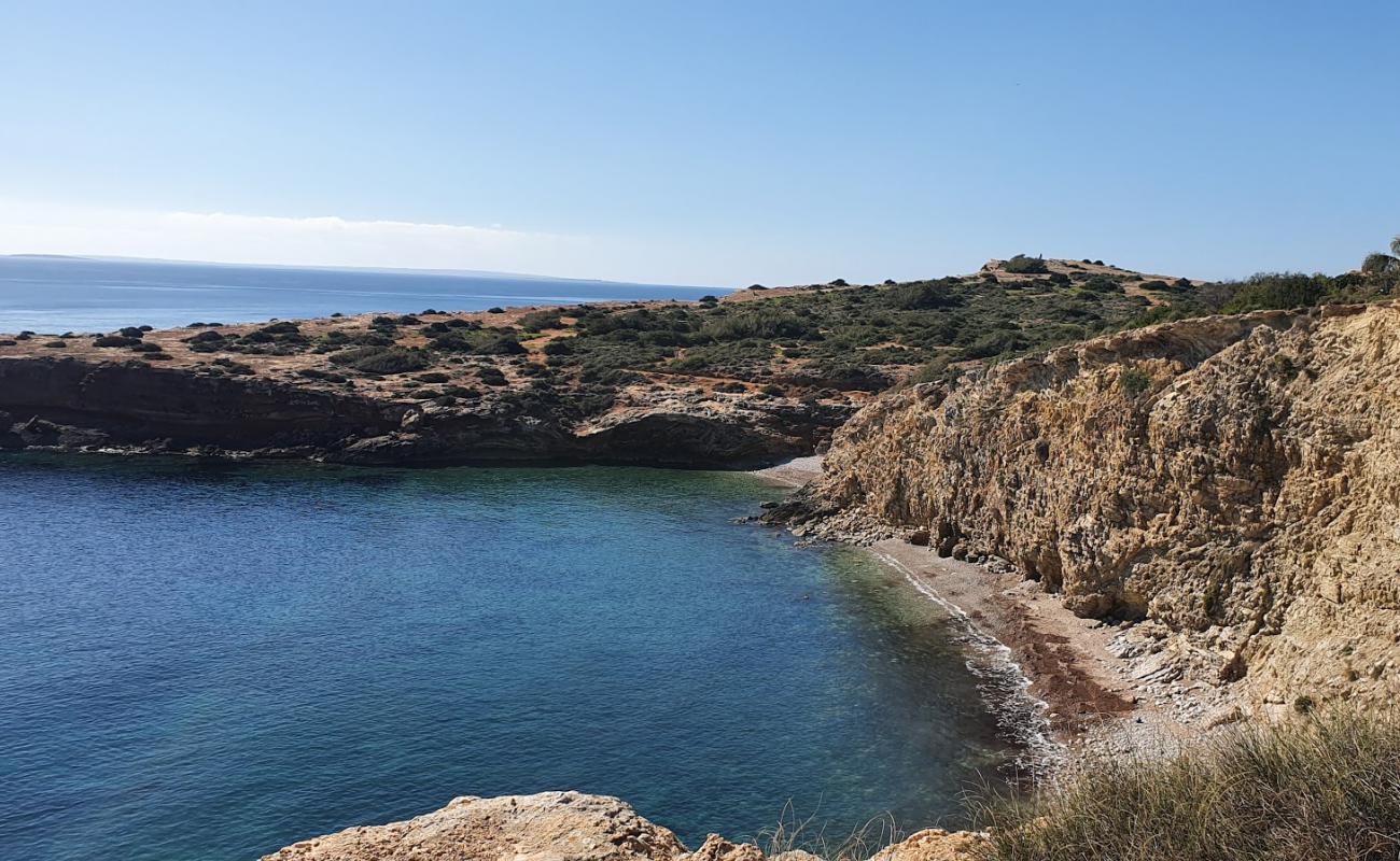 Cala Tranquila'in fotoğrafı taşlı kum yüzey ile