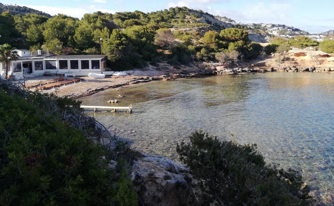 Cala Bonita'in fotoğrafı kahverengi kum yüzey ile