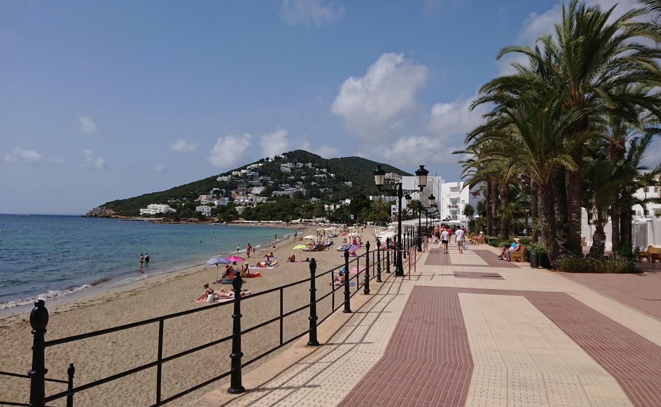 Platja de Santa Eulalia II'in fotoğrafı i̇nce bej kum yüzey ile