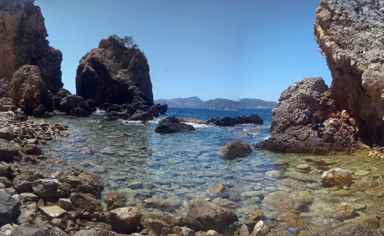 Cala Malgrat'in fotoğrafı taşlar yüzey ile