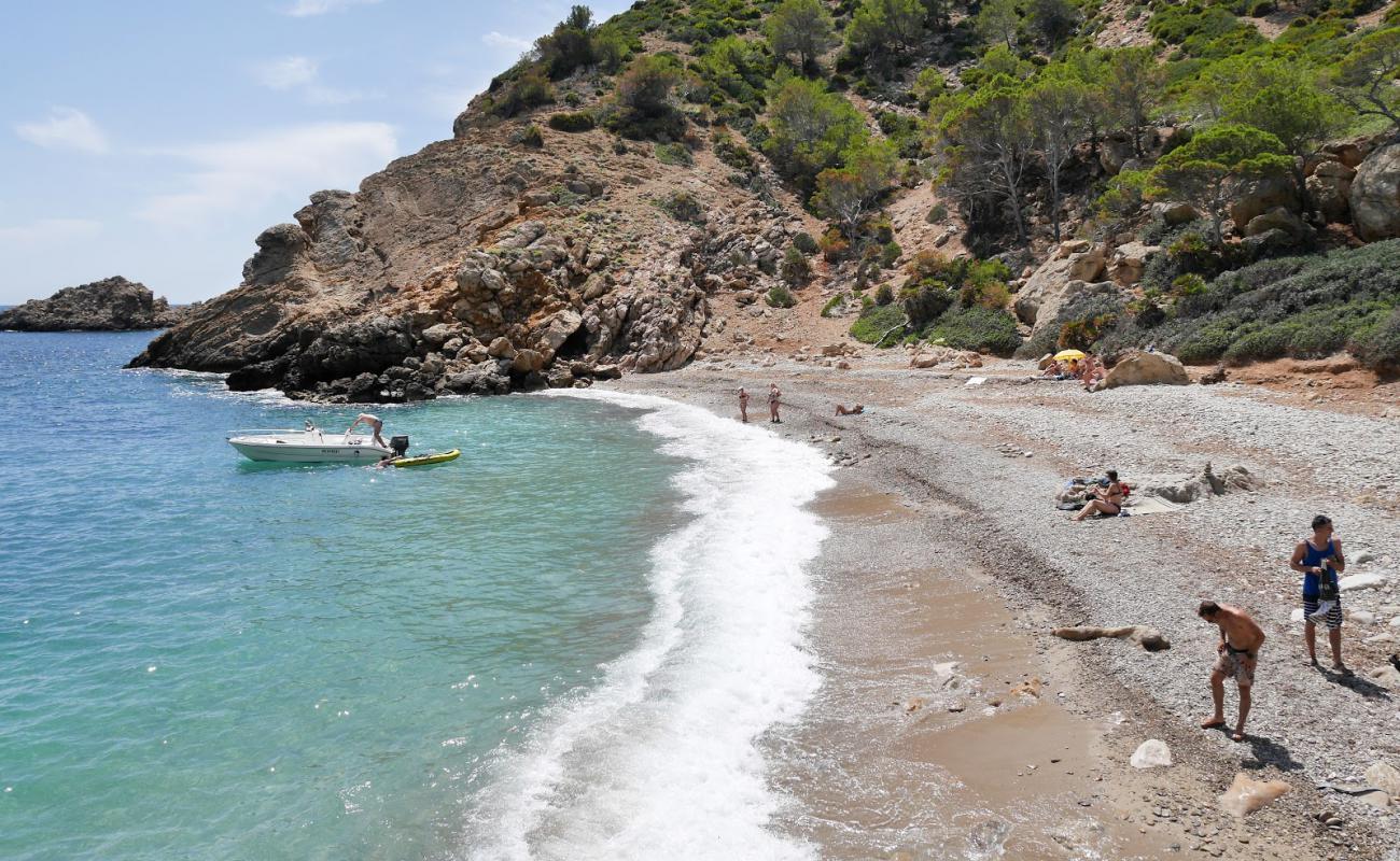 Cala D'egos'in fotoğrafı parlak kum ve kayalar yüzey ile