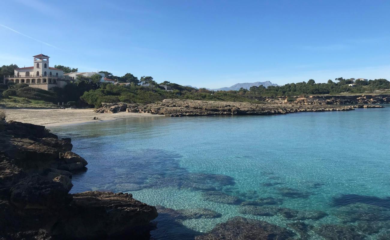 Sant Pere Plajı'in fotoğrafı parlak ince kum yüzey ile