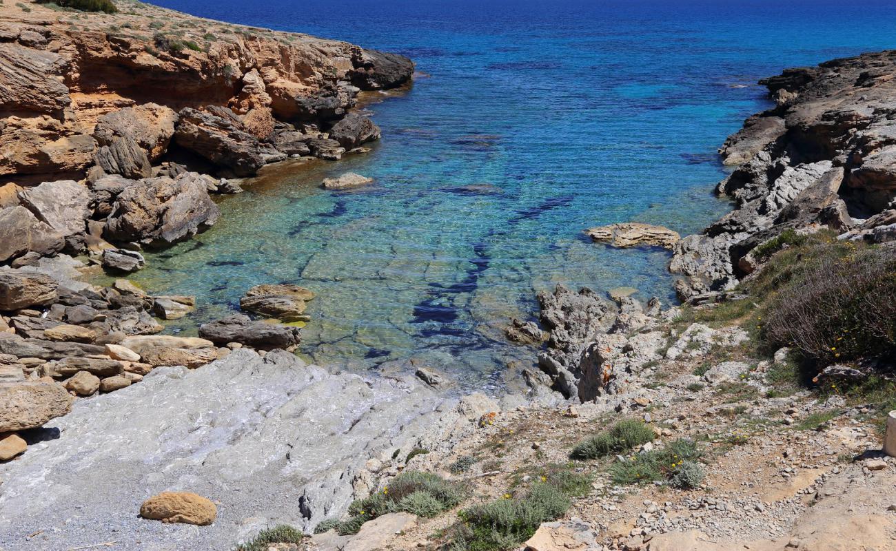 Cala Estreta'in fotoğrafı kayalık arazi yüzey ile